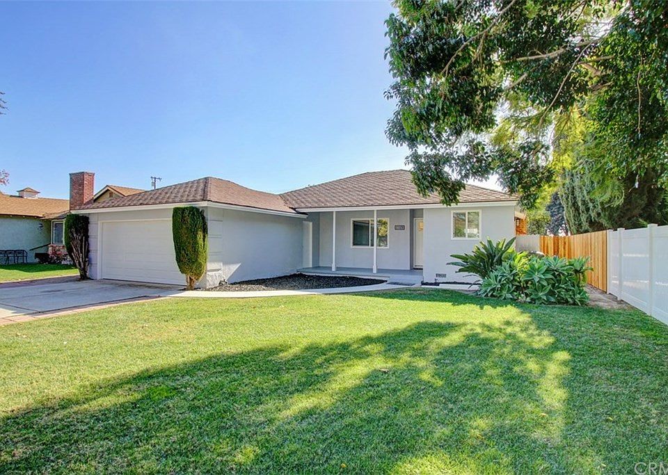 1st image of 10752 Holly Dr
