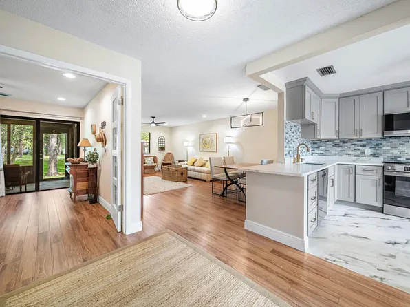 33 Copper Pod Court #33, Royal Palm Beach, FL 33411