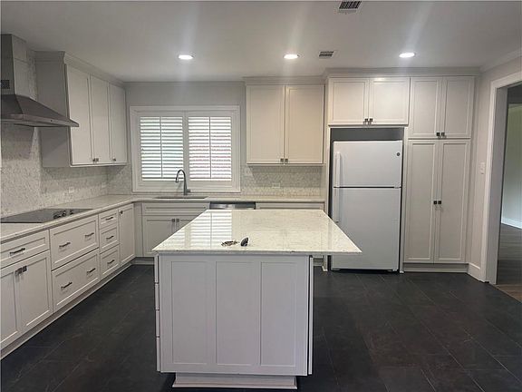 2nd image of 3107 Elliott St