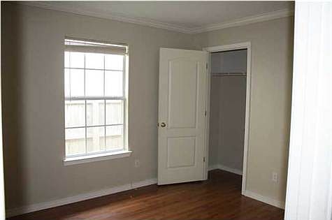 4th image of 1204 E Yonge St