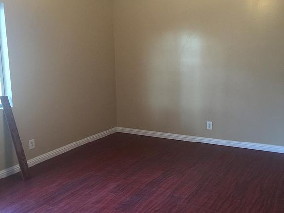 3rd image of 522 N Harvard Boulevard # Second Floor
