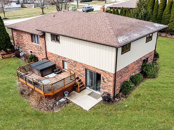 3rd image of 15529 Twin Lakes Dr