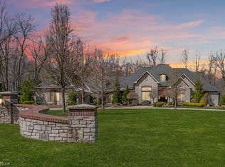9622 Creawood Forest St, Willoughby, OH 44094