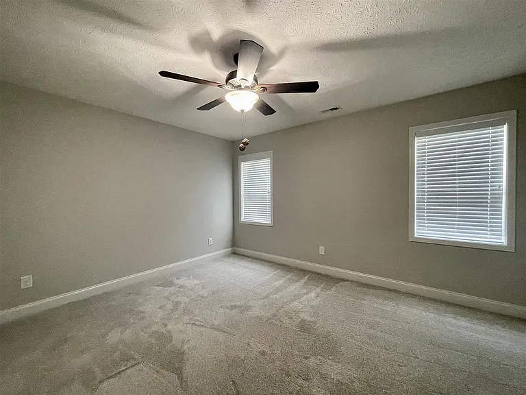 80 Lakeview Dr E — Photo 27