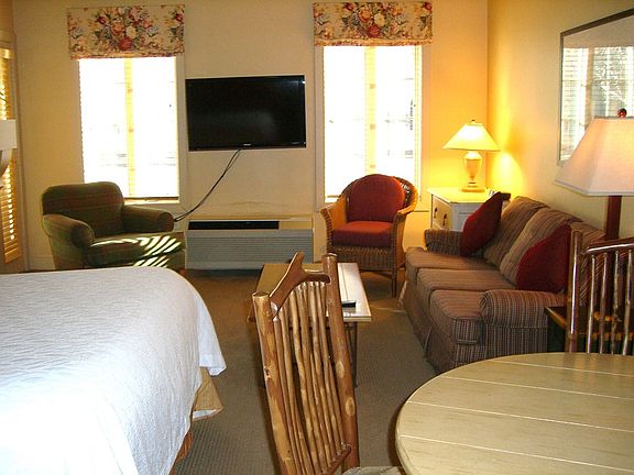 5th image of 107 1st Ave #129