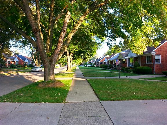 3rd image of 20410 Country Club Dr