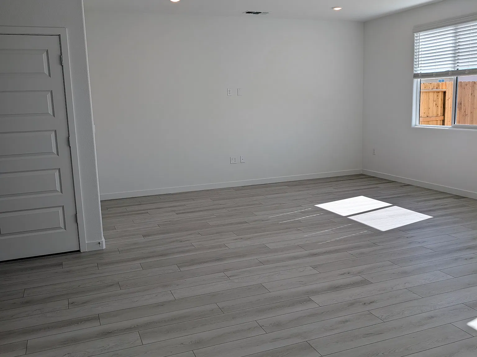 3 bed, 2.5 bath, 1970 sqft, $3,138 — Photo 4