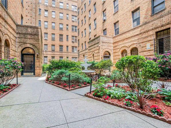 83-44 LEFFERTS Boulevard S #4 R, Kew Gardens, NY 11415
