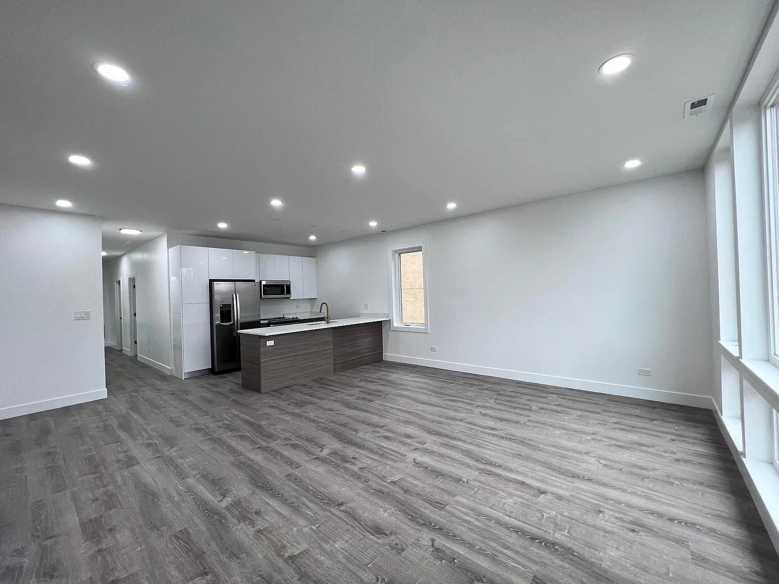 3 bed, 1300 sqft, $2,850 — Photo 2