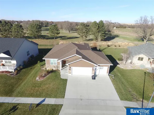 2235 Greenway Dr, Aurora, NE 68818