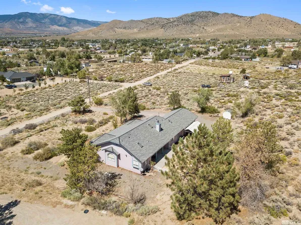 2721 Esaw St, Minden, NV 89423