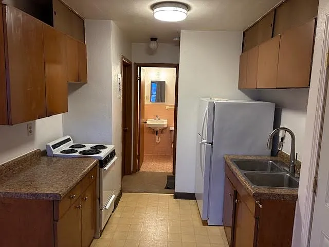 1 bed, 500 sqft, $895 — Photo 3
