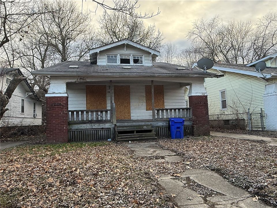 2nd image of 1837 E Wood St