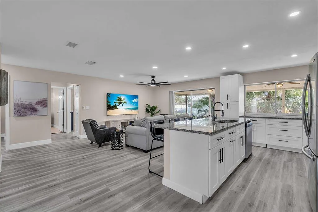 2 bed, 2.0 bath, 1690 sqft, $6,000 — Photo 4
