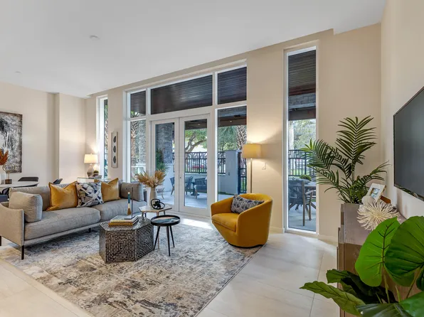 200 SE Mizner Boulevard #106, Boca Raton, FL 33432