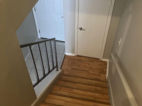4th image of 323 Craddock Ave