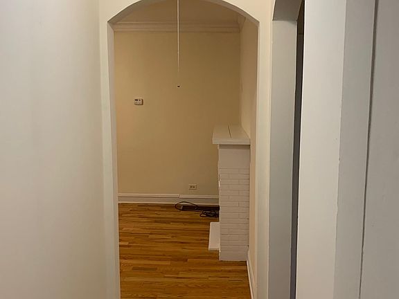 5th image of 1934 N Fairfield Ave #2R