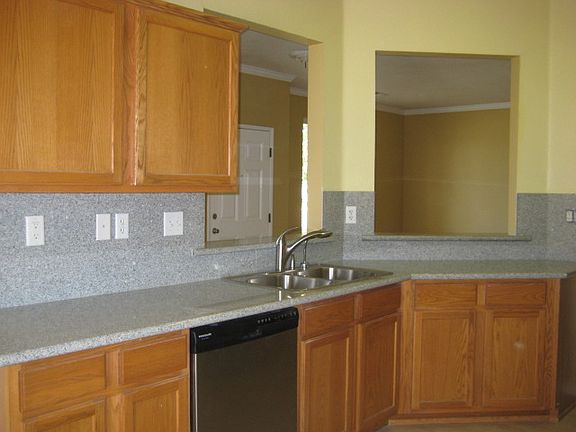 3rd image of 1057 W Orange St
