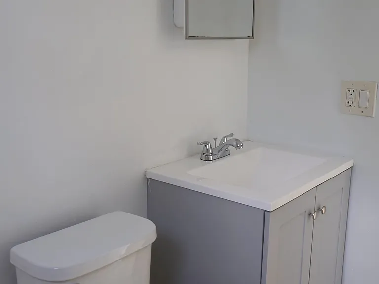 528 SW 6th St #6 — Photo 15