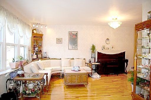 Bright Living room 1