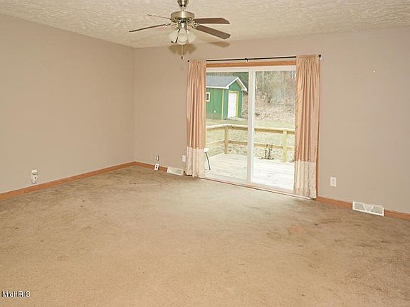 3rd image of 31605 62nd Ave