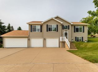 4225 Tanzanite Ct, Dubuque, IA 52001