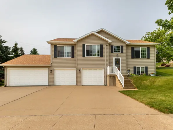 4225 Tanzanite Ct, Dubuque, IA 52001