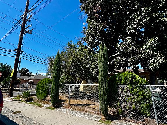 3rd image of 1098 W Evans St