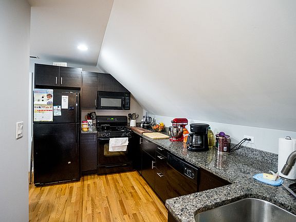 4th image of 2204 N Nagle Ave #2