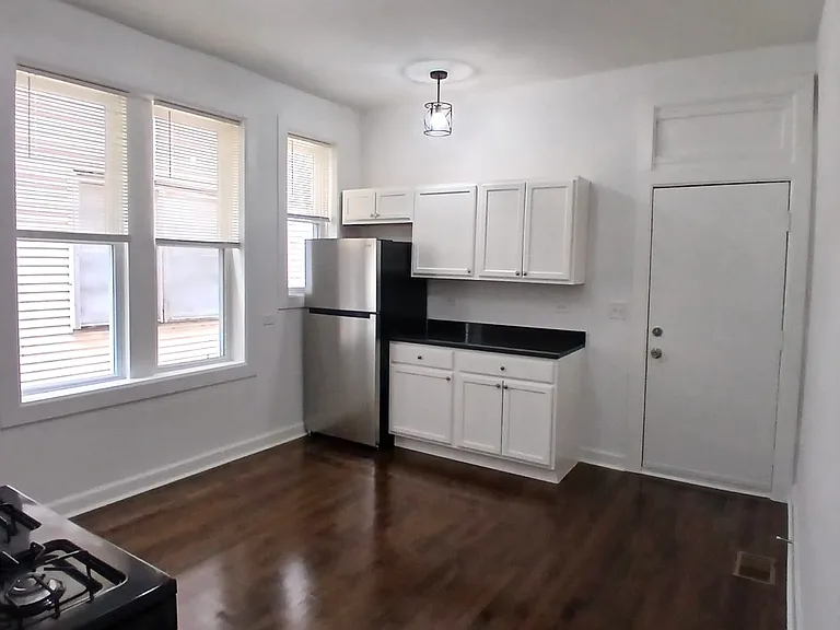4048 W Hirsch St — Photo 5