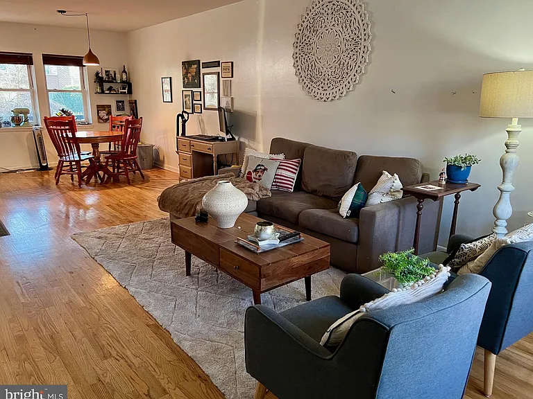 439 15th St NE — Photo 3