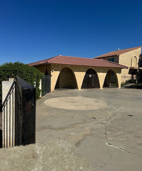 1st image of 215 E Avenue K