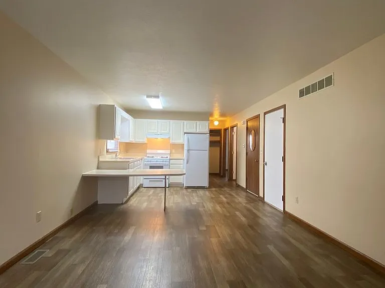 1007 Zollinger Rd — Photo 3
