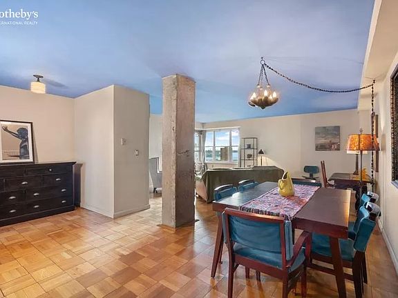 3rd image of 568 Grand St APT J1803