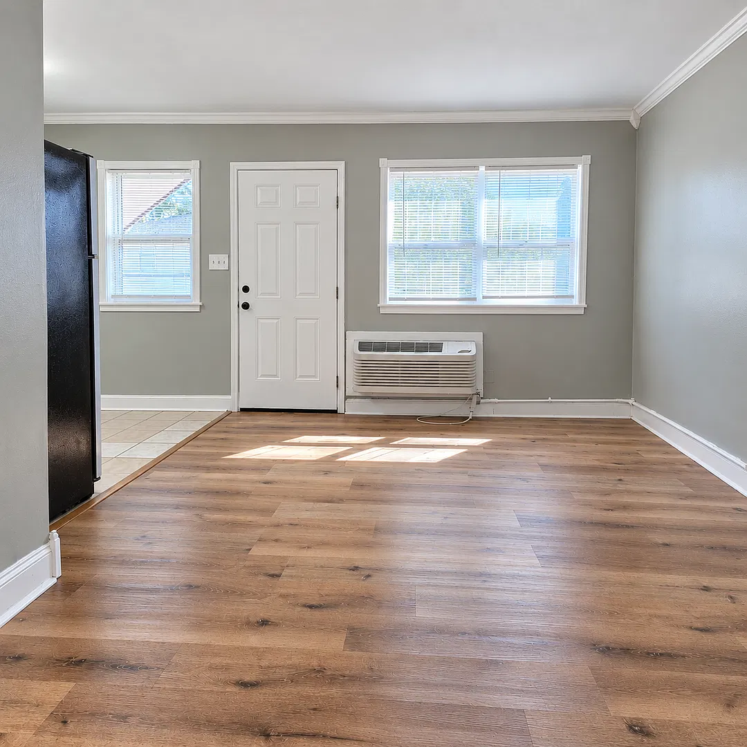 Downstairs 2Bd/2Ba Apartment - $99 Move In Special — Photo 3