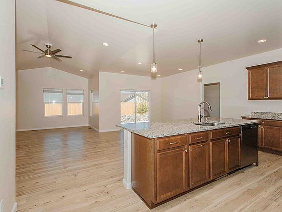 3rd image of 1421 Owl Creek Ave