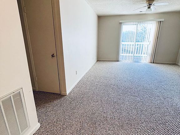 5th image of 105 Oriole Dr Unit 3