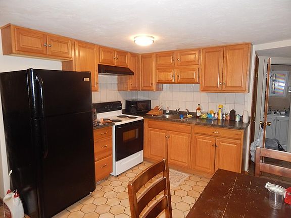 2nd image of 40 Stoughton St APT 6