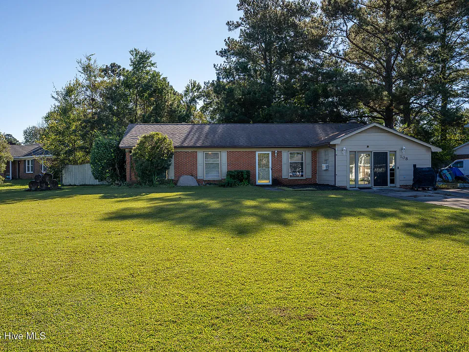 108 Greenbriar Dr