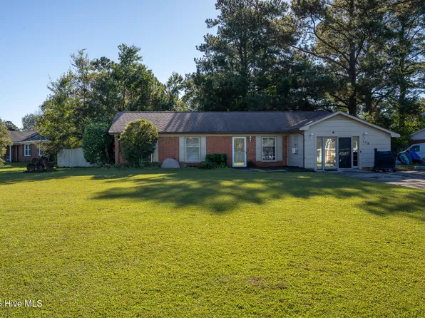 108 Greenbriar Dr, Jacksonville, NC 28546