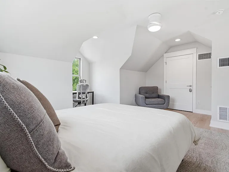 2710 Zaragosa St #A — Photo 21