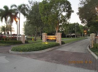 10120 Woodbury Ct, Pembroke Pines, FL 33026