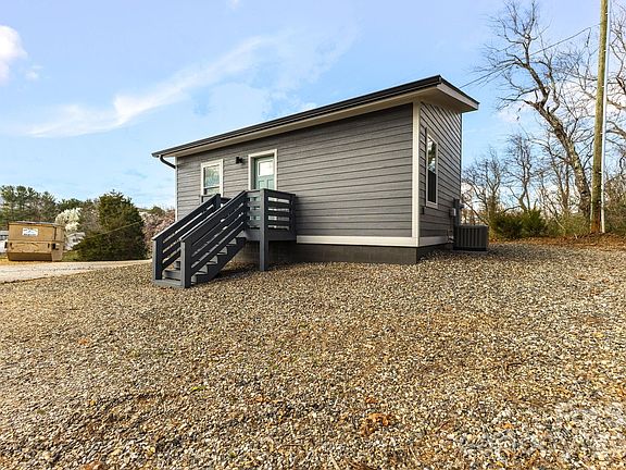 2nd image of 17 Red Leaf Rd