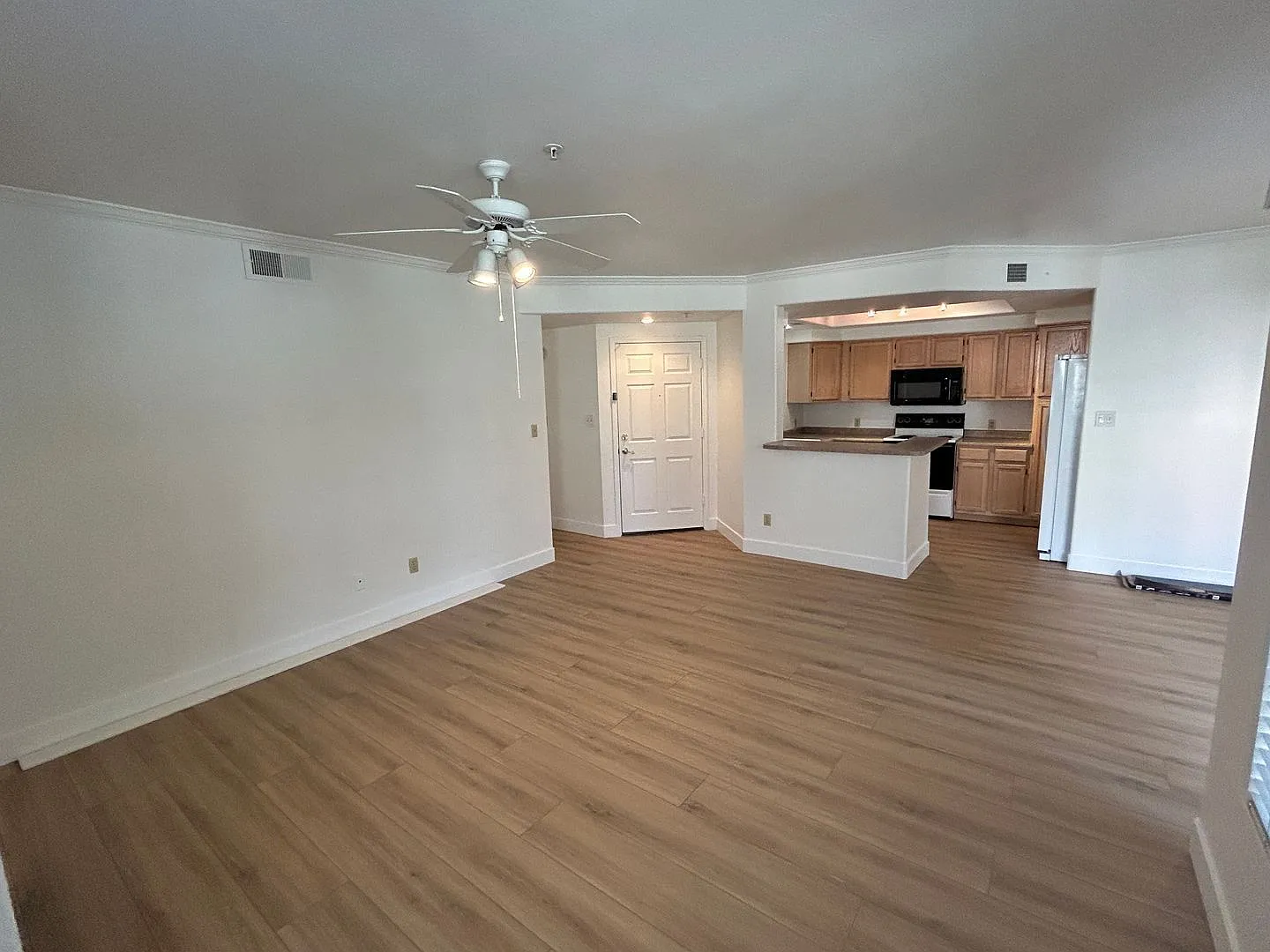 2 bed, 2.0 bath, 1055 sqft, $1,800 — Photo 4