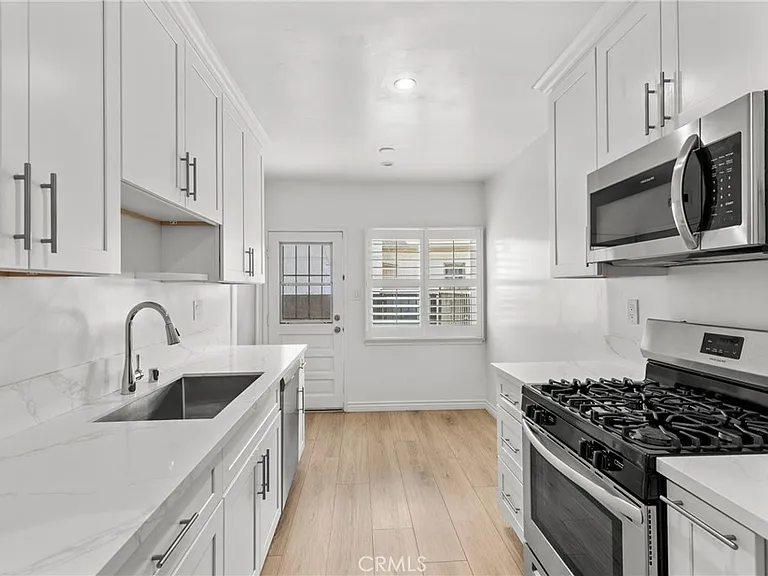14618 Moorpark St #D — Photo 5