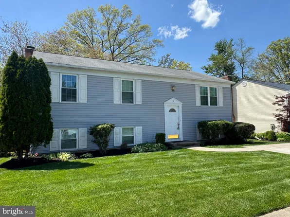 8 Ratna Ct, Baltimore, MD 21236