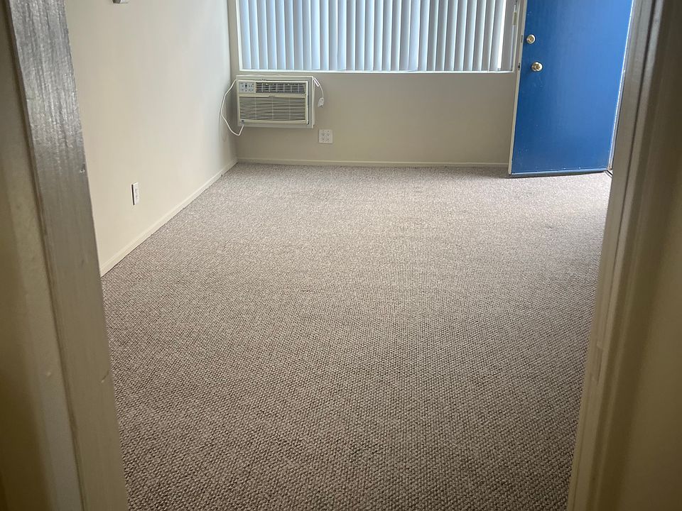 1st image of 14134 Burbank Blvd #13