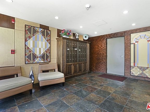 5th image of 4805 Bellflower Ave Unit 303