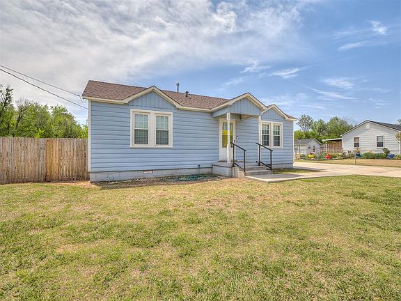 3rd image of 3924 E Thomas Dr