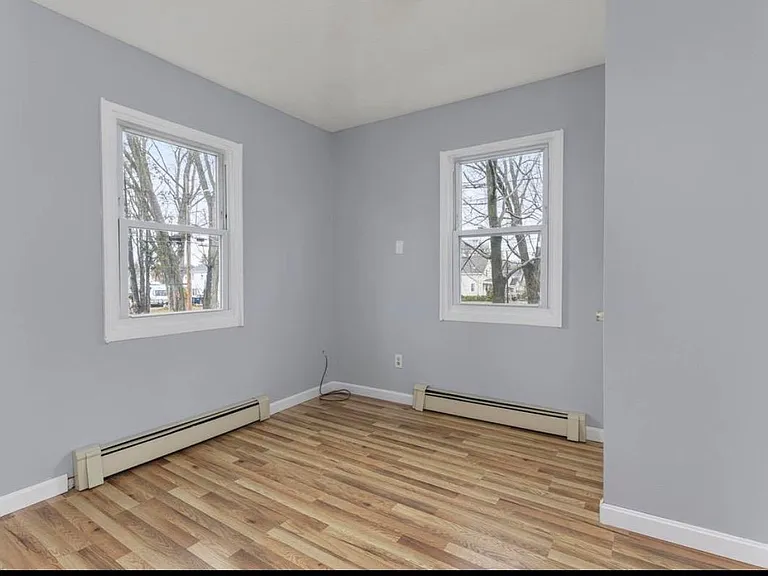 156-158 Central St #156 — Photo 11